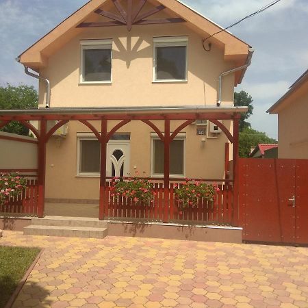 Holiday Home Rose Хайдусобосло Экстерьер фото